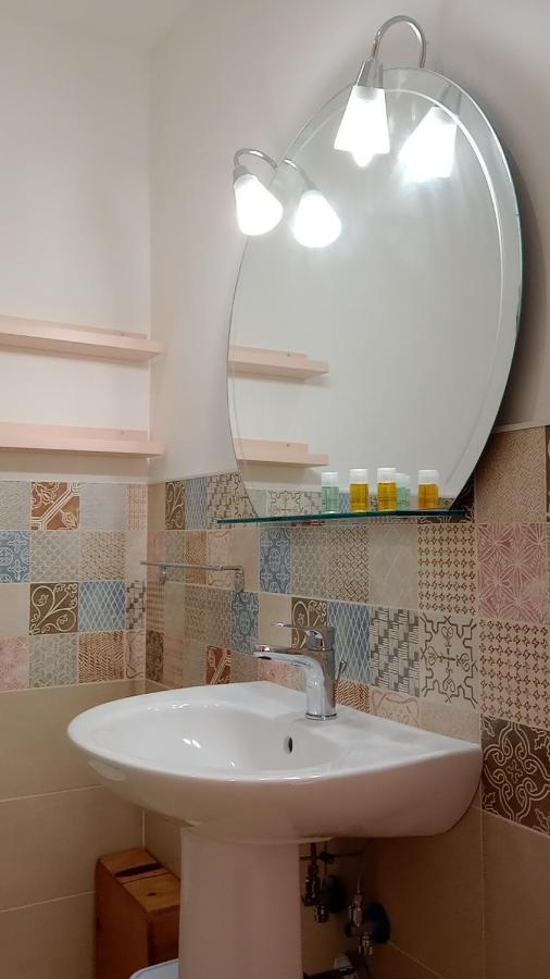 La Valigia Sul Letto Bed & Breakfast Catania Bagian luar foto