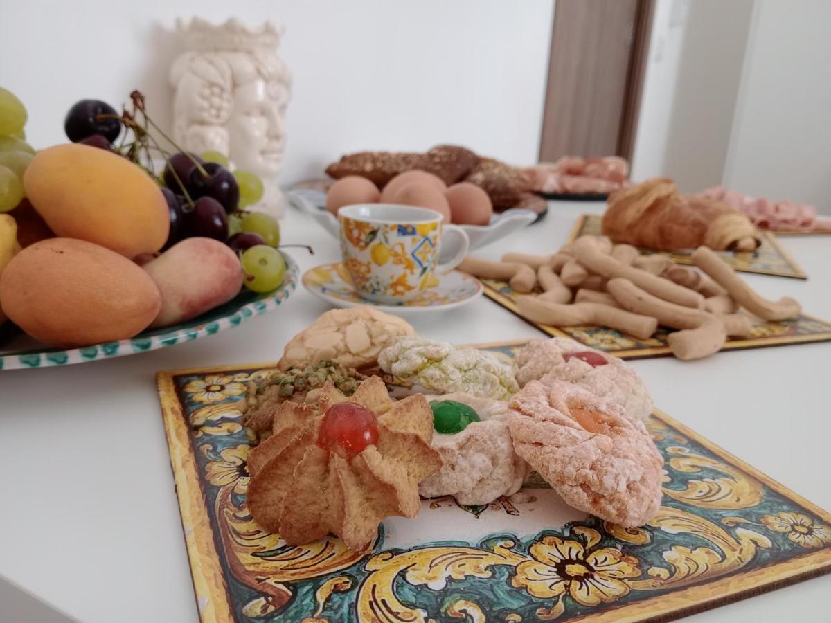 La Valigia Sul Letto Bed & Breakfast Catania Bagian luar foto