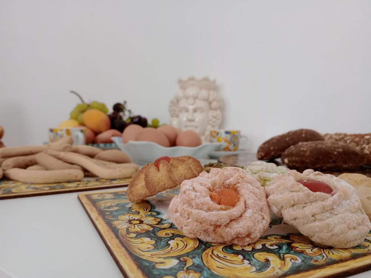 La Valigia Sul Letto Bed & Breakfast Catania Bagian luar foto