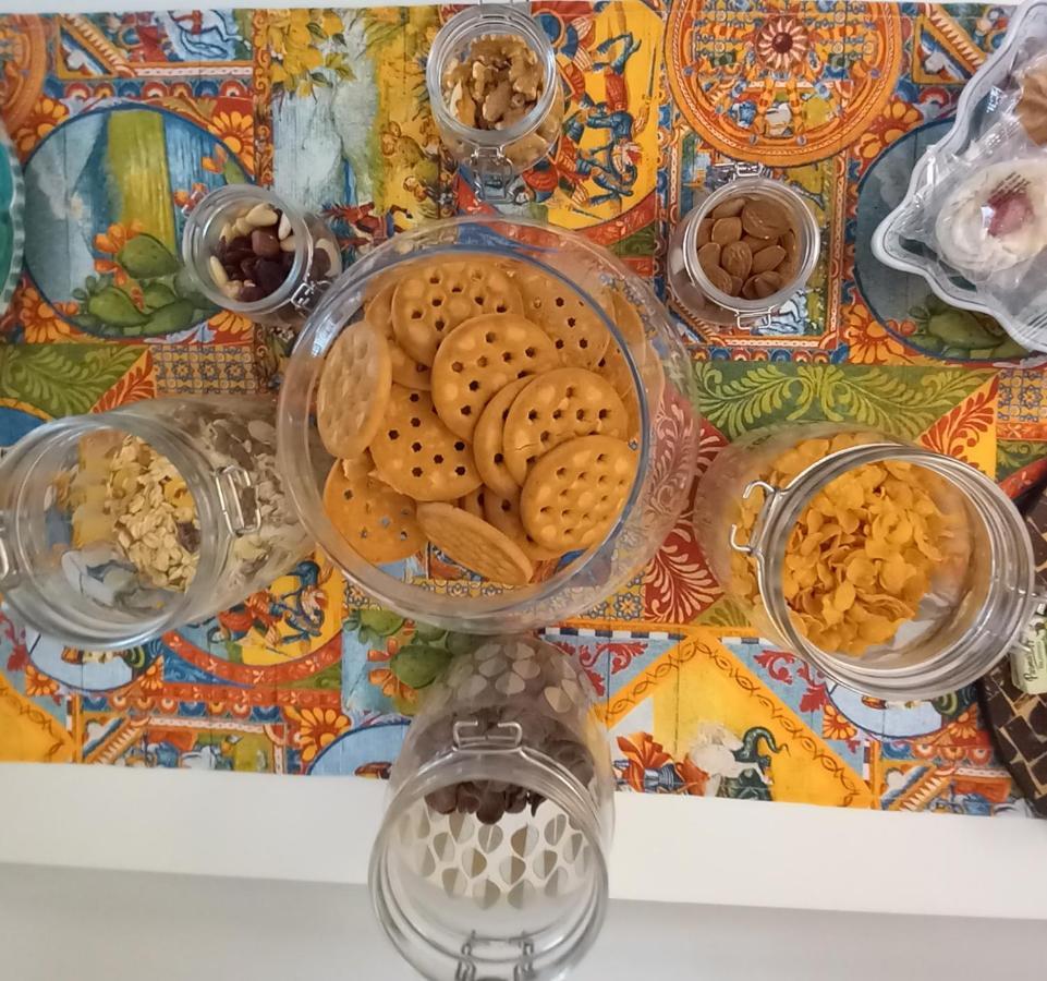 La Valigia Sul Letto Bed & Breakfast Catania Bagian luar foto